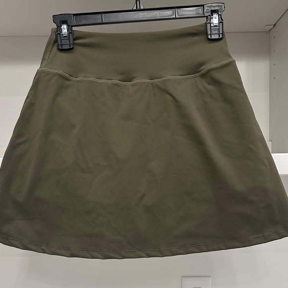 Pink Lily Dresses & Skirts - Pink Lily small active olive green skort. Like new